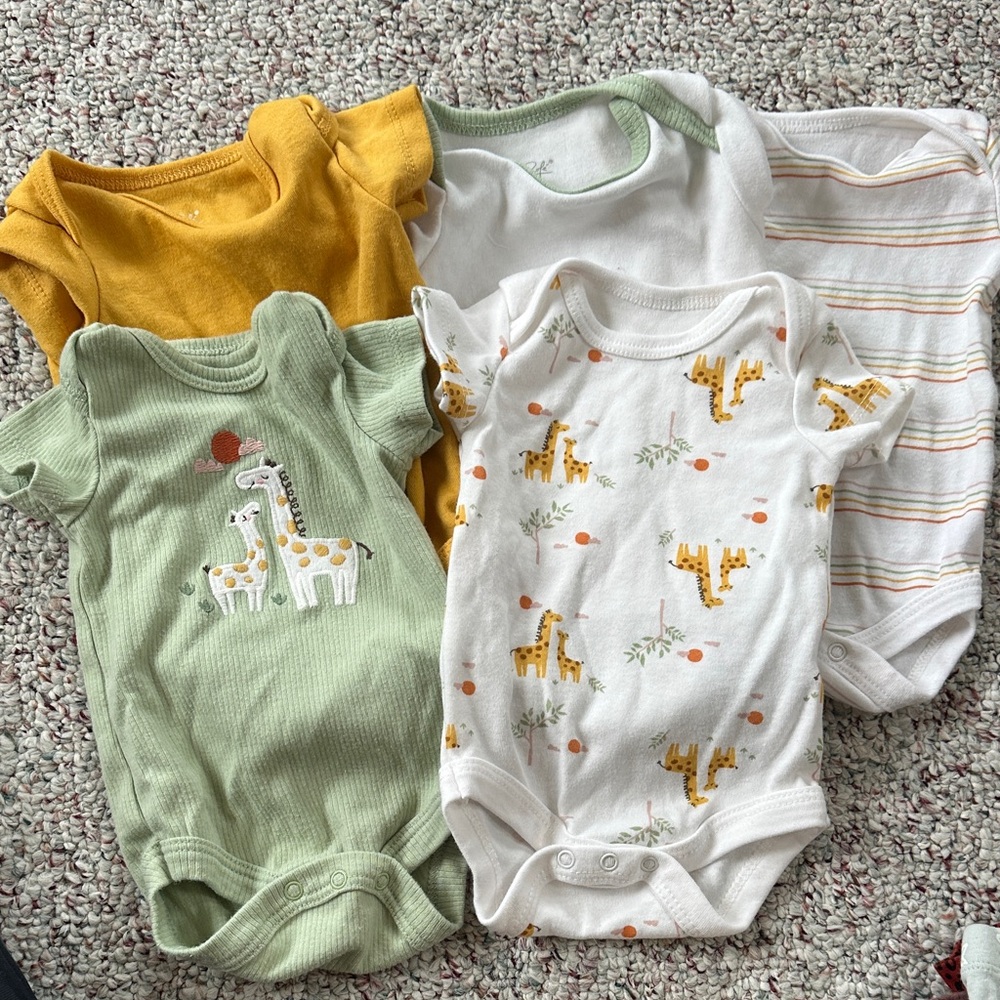 Gender neutral 0-3 month super soft set of 5 onesies